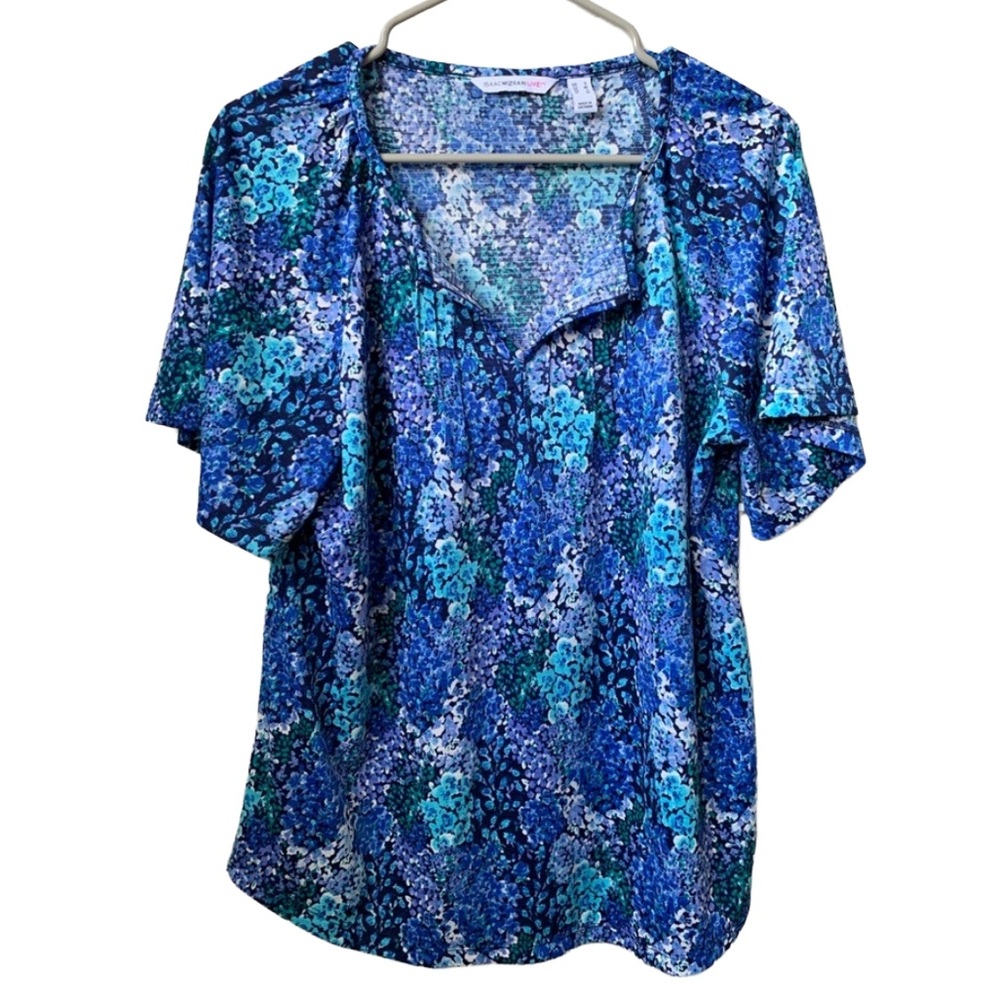 ISAAC MIZRAHI Women’s Blue White Floral Split V-neck Short Sleeve Blouse
